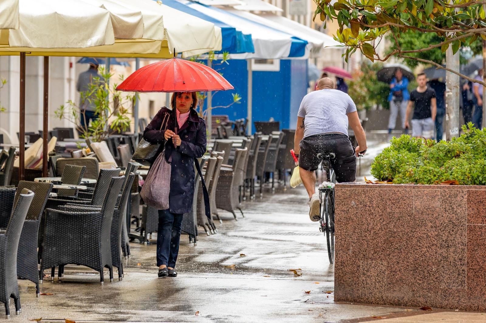 Pred nama je nova obilna kiša, izdana oštra meteorološka upozorenja